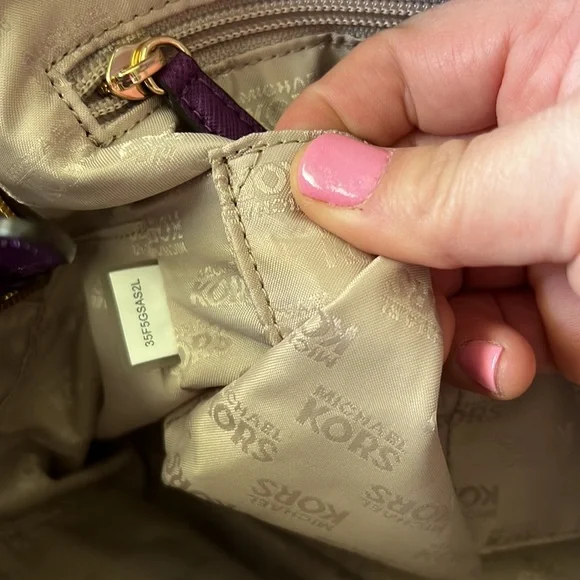 authentic Michael Kors handbag with a crossbody option. Mint condition. - Picture 7 of 7